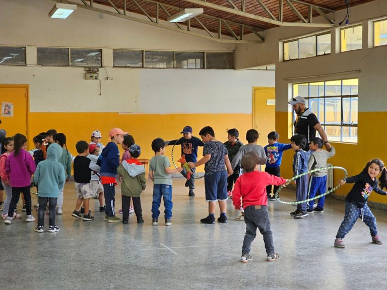 Para niños y niñas de pre kínder a segundo básico, ya comenzó a funcionar la escuela de verano saludable para el aprendizaje en Pucón