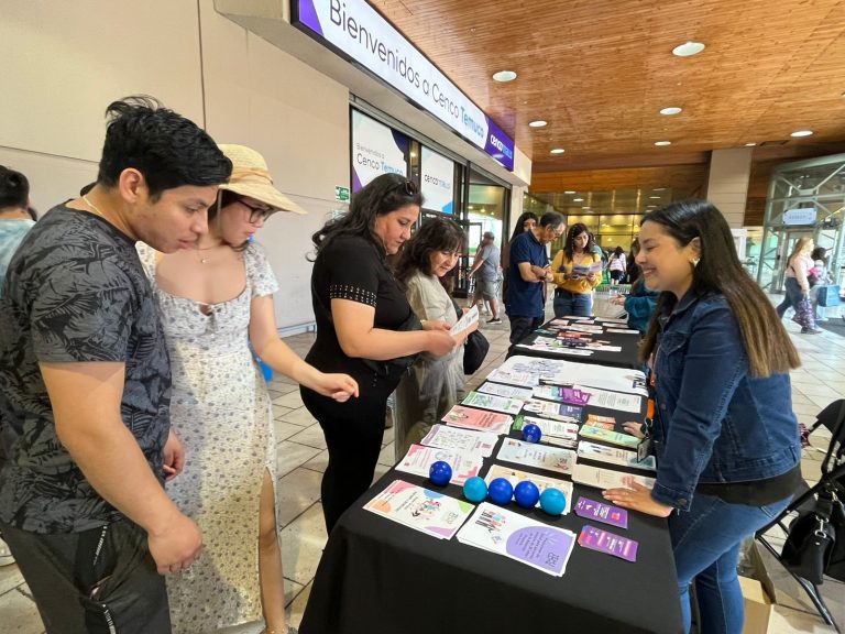 Departamento de Salud Municipal realiza jornada de prevención de salud mental en el Mall Portal Temuco