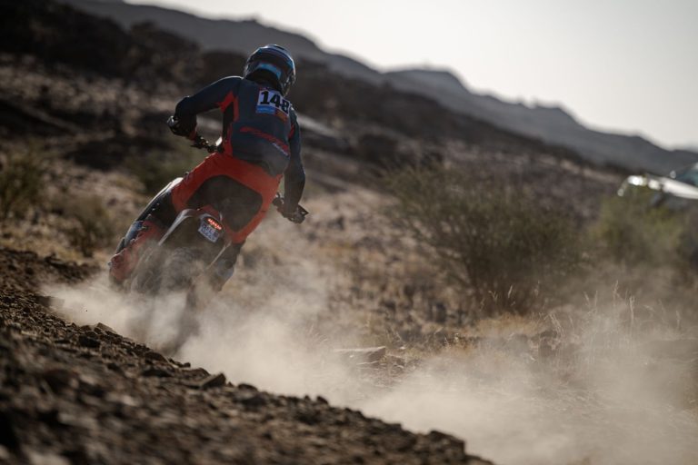 Tomás De Gavardo resiste firme la dura etapa de 48 horas en el DAKAR 2025