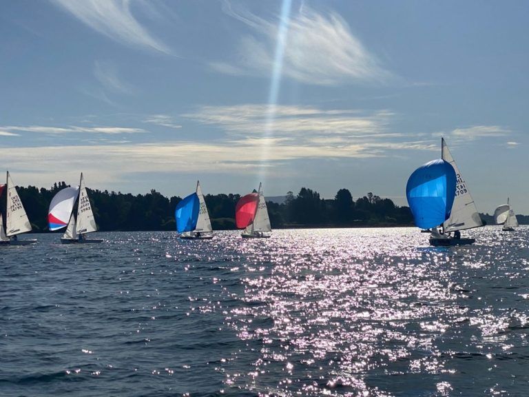 Velero “doctorado” ganó con honores el nacional de Lightning Park Lake Luxury Hotel Pucón