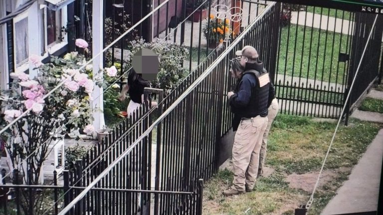 Patrulleros municipales auxilian a niñas que fueron encerradas en su hogar en Temuco