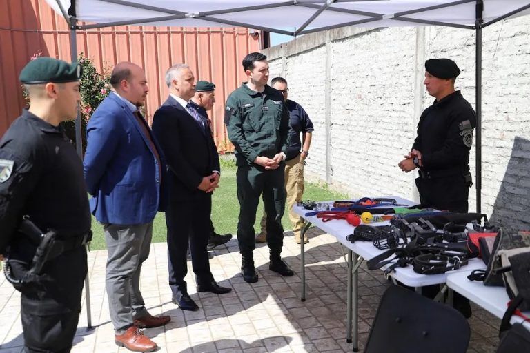 Gendarmería realiza el primer encuentro de equipo de canes adiestrados de la zona sur