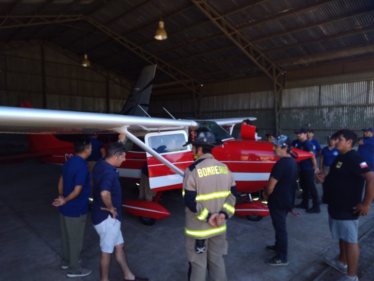 Bomberos de Villarrica recibe charla de capacitación para enfrentar emergencias aéreas