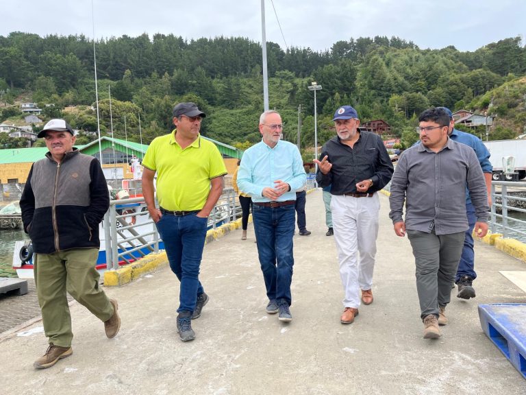 Gobernador Saffirio se reúne con pescadores de Toltén para impulsar el desarrollo de la pesca artesanal en la Araucanía