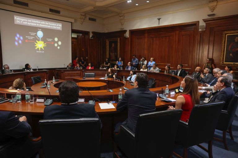 Histórico lanzamiento de estudio clínico fase 2 de la vacuna chilena contra el VRS:Un hito para la ciencia nacional y mundial 