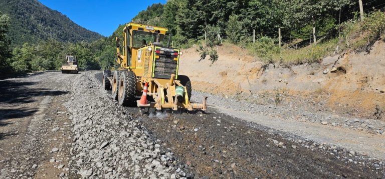 MOP trabaja a toda máquina en la conservación de caminos en la zona cordillerana de Lonquimay