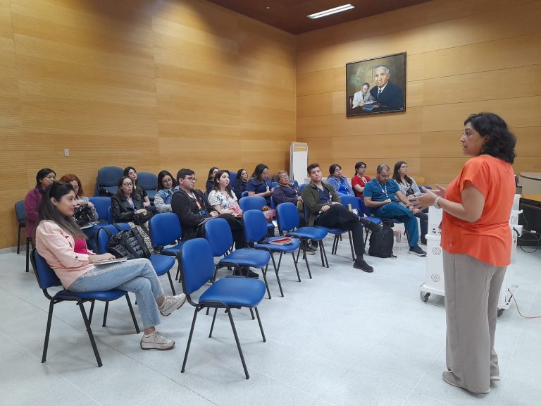 Conversatorio en Hospital de Lautaro promueve la colaboración intersectorial para proteger los derechos de la infancia