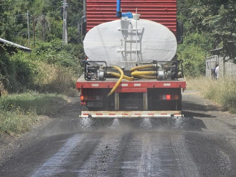 La Bischofita ya se extiende en diversos caminos de Pucón