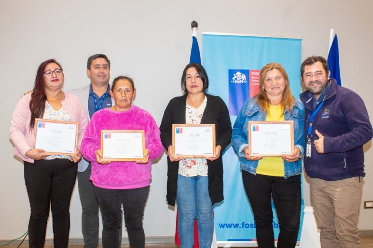 Ceremonia de cierre programa apoyo a tu plan laboral en Teodoro Schmidt y Toltén