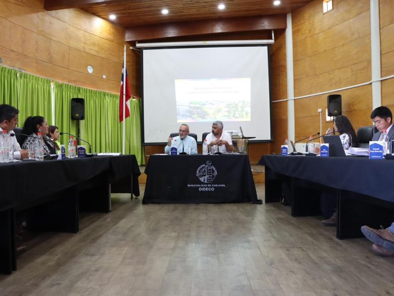 Gobernador René Saffirio y Concejo Municipal de Cholchol abordaron las prioridades en inversión pública para la comuna