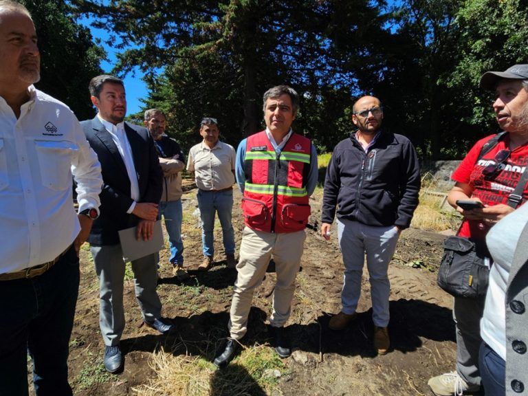Alcalde Sebastián Álvarez lidera importante operativo junto al municipio de pucón para la recuperación de espacios públicos en la toma del sector los arrayanes
