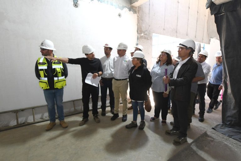 Autoridades realizan visita inspectiva a obras de reposición de la Escuela Especial Ñielol: Avance alcanza el 20%