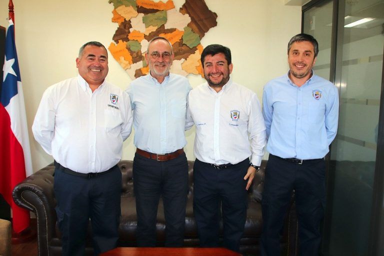Primer encuentro entre el Cuerpo de Bomberos de Temuco y el nuevo gobernador regional de La Araucanía