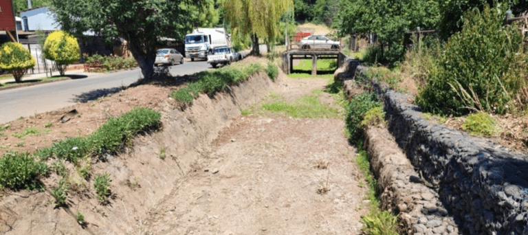 Está seco hace más de un mes: presentan recurso de protección por estado de canal Gibbs en Temuco