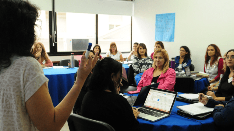 Curso gratuito para educadoras ofrece estrategias para potenciar y desarrollar la lectura, escritura y comunicación oral