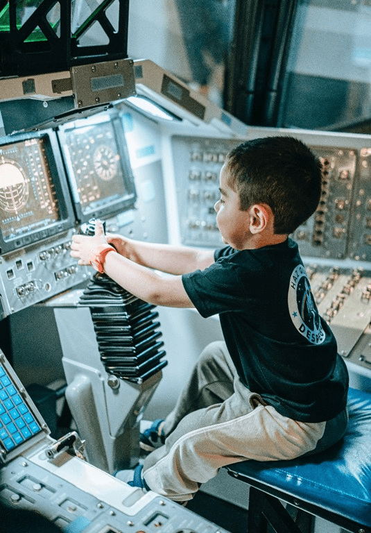 Niño de la región de La Araucanía vivió una experiencia inolvidable en Estados Unidos al visitar la NASA