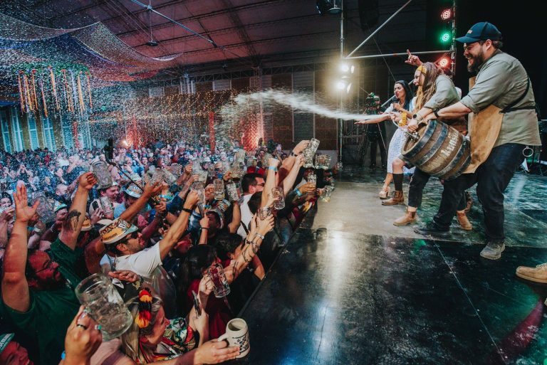 Tiro de Gracia encendió la noche en el Bierfest Kunstmann 2025 con un show inolvidable
