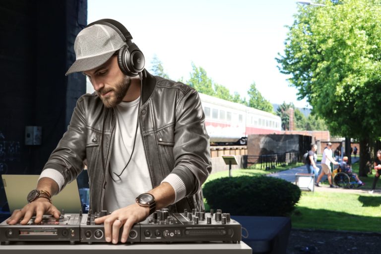 Vía Sunset 820: Música electrónica y patrimonio se unen en Temuco para celebrar su aniversario