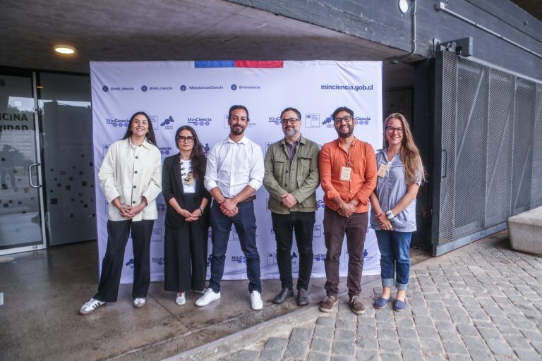 Cultivos de mujeres campesinas, navegación Kawésqar y rescate de plantas medicinales: 120 millones para proyectos de ciencia en comunidades 