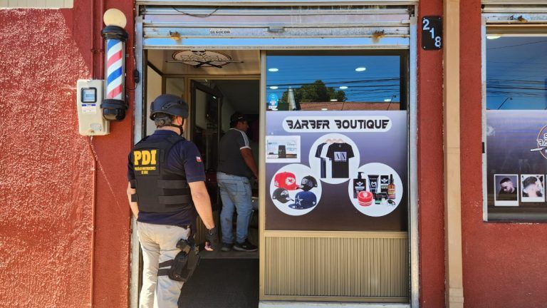 PDI fiscaliza a extranjeros en barberías de Collipulli