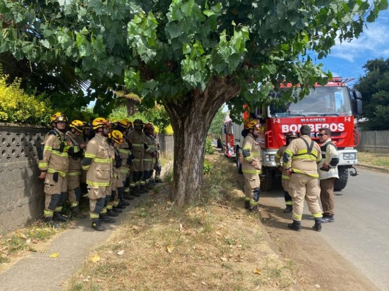 Sistema Nacional de Operaciones moviliza equipos de Bomberos forestales por incendios en la zona centro sur