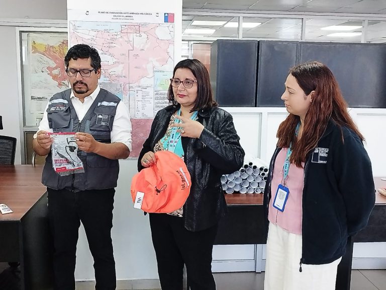 ISL Araucanía entrega kits de emergencia a las y los funcionarios de la salud en zonas afectadas por incendios forestales