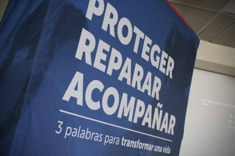 Autoridades reconocen a jóvenes de residencias familiares que ingresarán a la educación superior este 2025