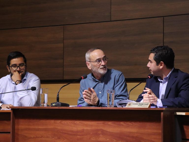 Saffirio expuso compleja realidad presupuestaria del Gobierno Regional a autoridades municipales de Cunco