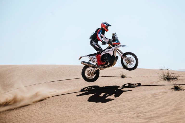 RUY BARBOSA vuelve a sorprender en su primera experiencia a campo traviesa en el desierto
