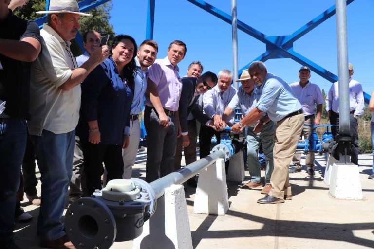 Autoridades y vecinos inauguran nuevas instalaciones del Servicio de Agua Potable Rural de Radalco, en Curacautín