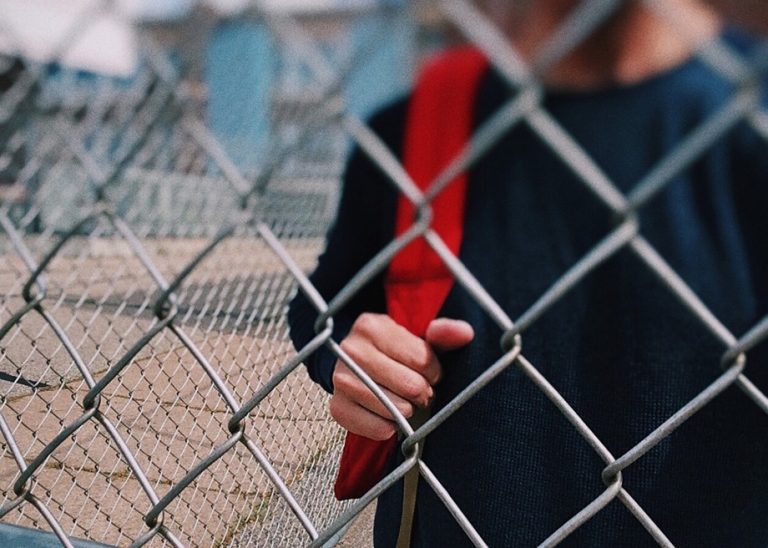 Tecnología y el regreso a clases: cuidar a los niños en medio de un entorno digital infectado de vulnerabilidades y peligros