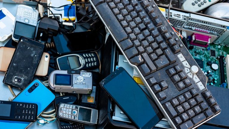 E-Week: Reciclapp y Entel lanzan campaña de reciclaje electrónico en Chile para impulsar la economía circular