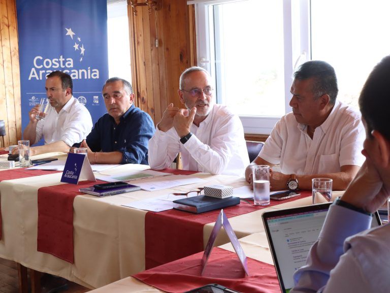 Gobernador Regional y alcaldes de Costa Araucanía se reúnen con foco en el desarrollo social y turístico de las comunas
