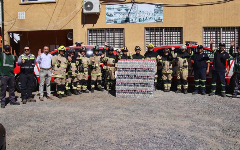CCU dona cargamento de agua mineral a Bomberos de Temuco