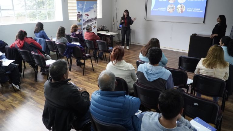 Municipio capacita en marketing digital a emprendedores del área turística