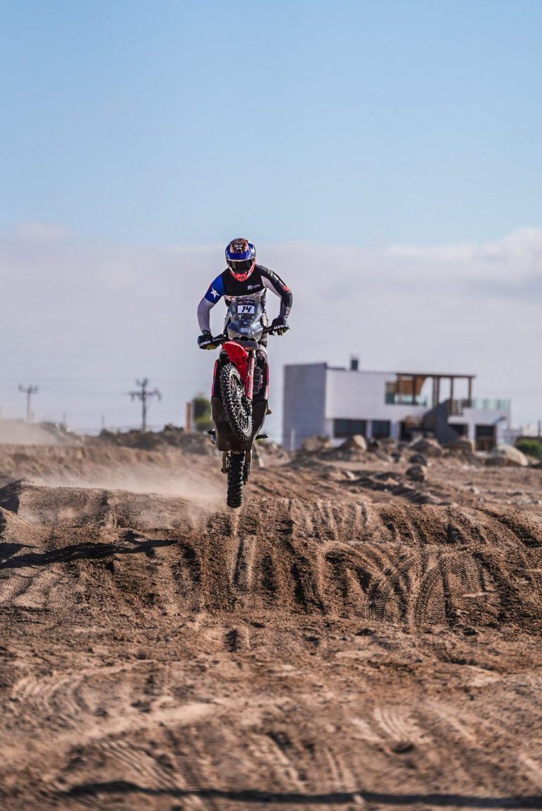 RUY BARBOSA termina cuarto en la etapa 1 del Atacama RACE