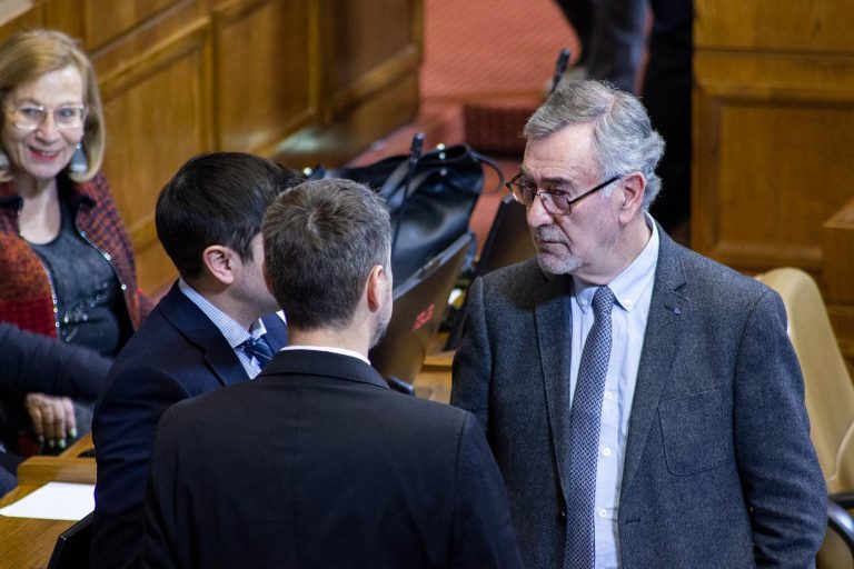 Diputado Saffirio oficia al Ministerio de Salud por paciente que fue trasladado al Cesfam de Vilcún en camilla por falta de ambulancia