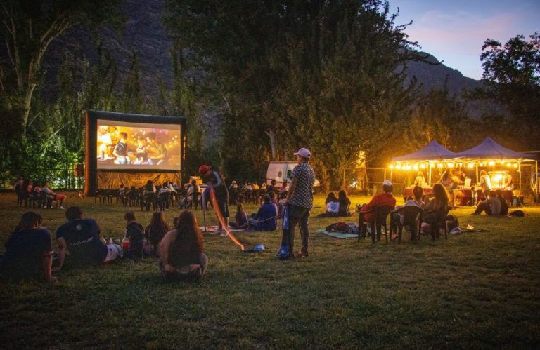 Cine solar: Vecinos de San José de Maipo disfrutaron de funciones gratuitas y al aire libre