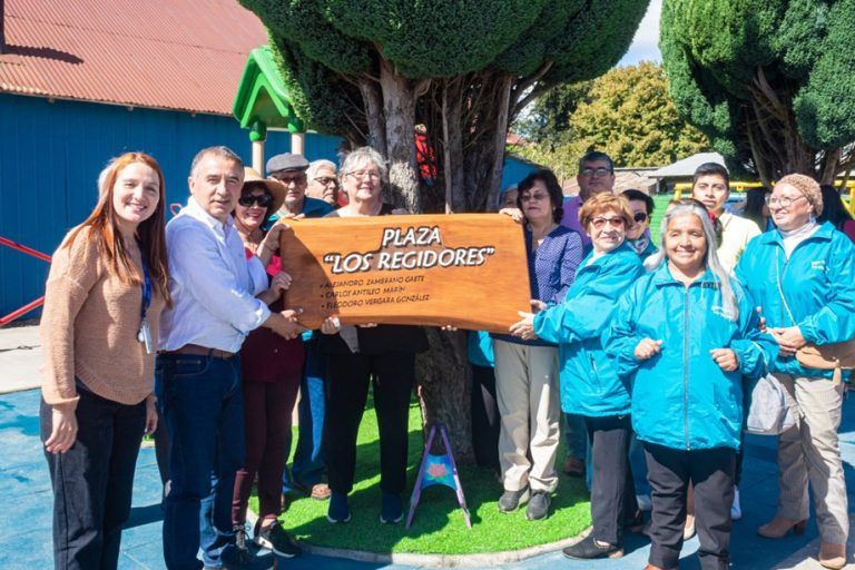 Un renovado espacio para la comunidad: la plaza los regidores vuelve a brillar