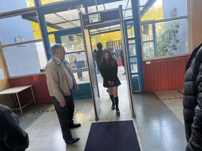 Comunidad educativa del Insuco de Temuco agradece marcha blanca de pórtico detector y aducen que se sienten más seguros