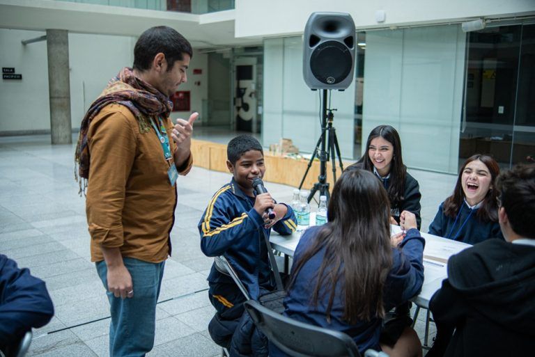 Volando en V: el emprendimiento social que previene el bullying en los colegios lanza nueva campaña contra el ciberacoso