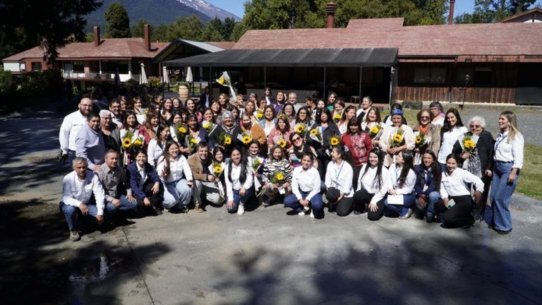 Municipalidad de Pucón brindó un espacio de encuentro y reflexión para mujeres representantes de la ciudad lacustre