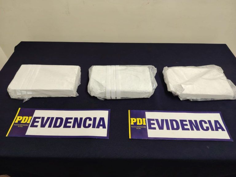 EN CONTROL CARRETERO: PDI TEMUCO saca de circulación 17.500 dosis de clorhidrato de cocaína.