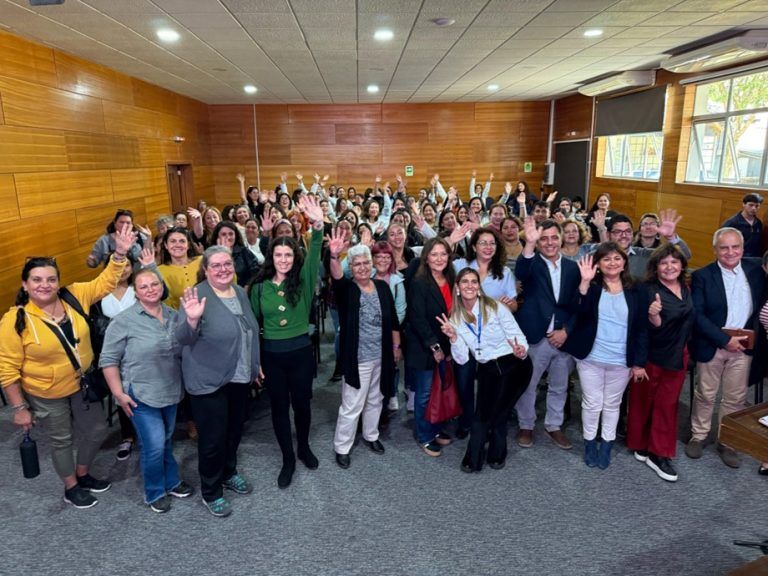 Con foco en la autonomía y derechos de las mujeres el municipio de Pucón respaldó programas impartidos por el SERNAMEG