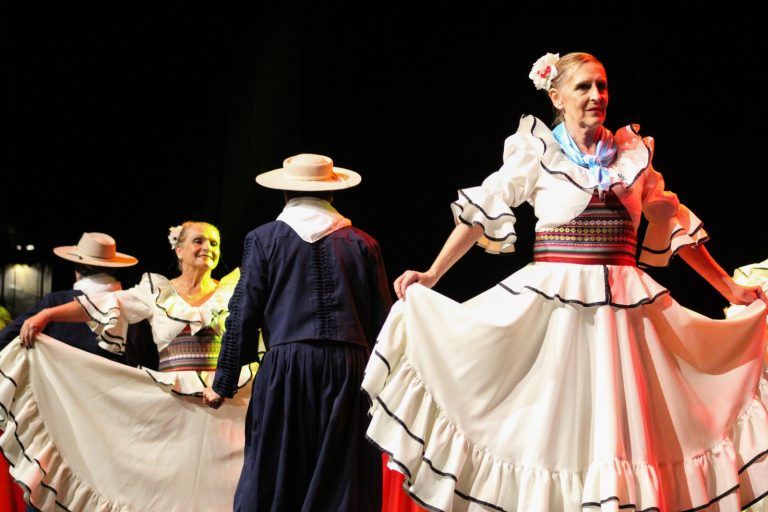 Temuco y Neuquén fortalecen lazos culturales en exitoso Encuentro Binacional de Folclor