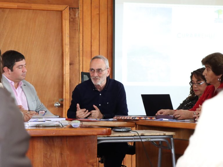 Gobernador Regional y concejo municipal de Curarrehue priorizan tratamiento de aguas servidas para la comuna