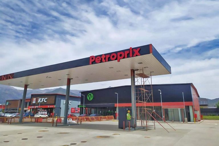 Bencinera «LOW COST» prepara su llegada a Chile: éste es el ahorro que promete en gasolina seria más barata