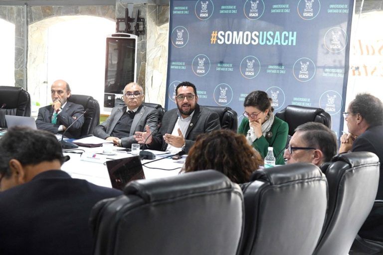 Mineduc y Cruch acuerdan fortalecer la formación inicial docente para enfrentar la escasez de profesionales