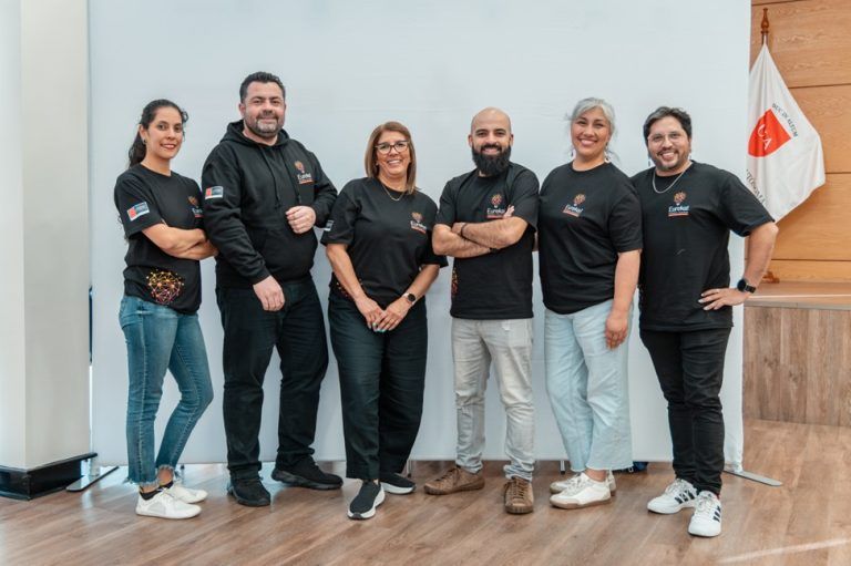 La ciencia se sube al escenario: “científicos chilenos integran grupo de stand-up para divulgar sus investigaciones”