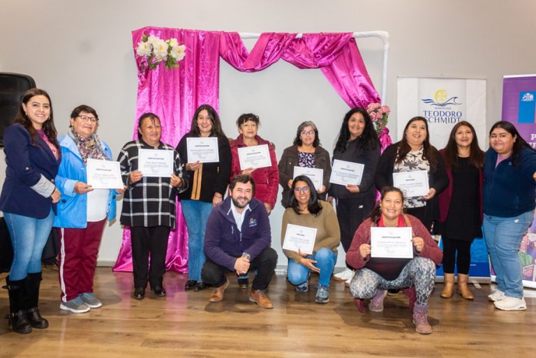 43 mujeres de Teodoro Schmidt se certifican en hortalizas, huertos urbanos y gastronomía
